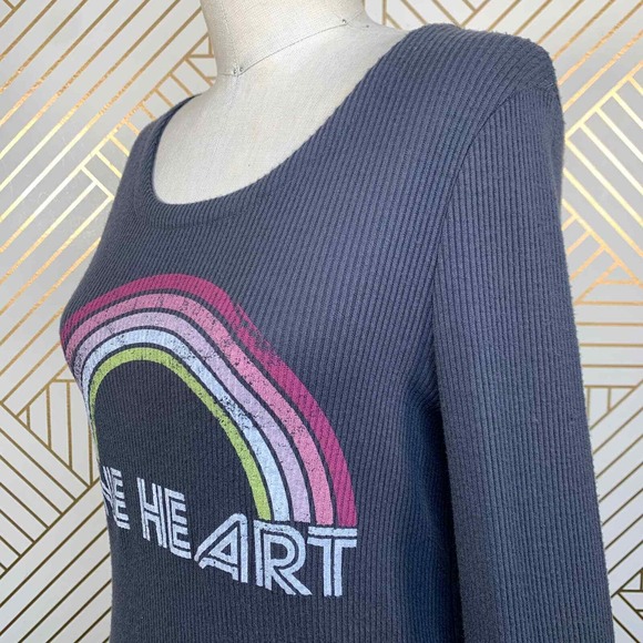 NWT Chaser One Heart Rainbow Love Rib Peplum Sleeve Shirttail Tee Gray Size‎ XS - Picture 4 of 10